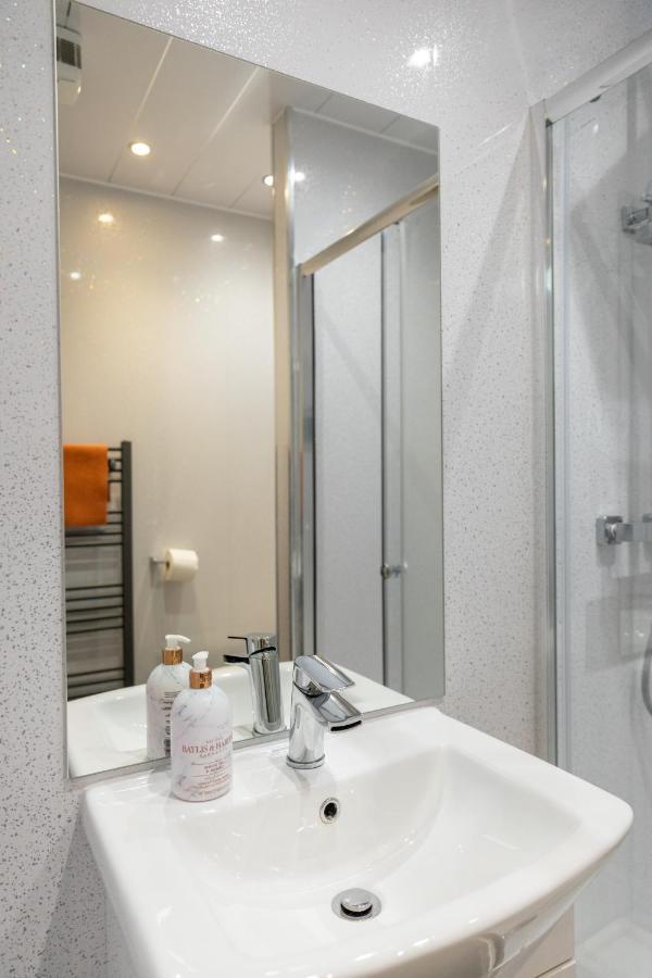 New 2 Bed Apartment With Stunning Views Of Arthur Seat Mountain EDI Eksteriør billede
